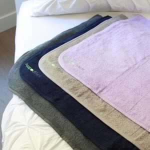 Peapod-Mats-colors-waterproof-mattress-pee-pad-bed-wetting-solution-CBCdragonsden-manjit-minhas-deal-3x3-300x300